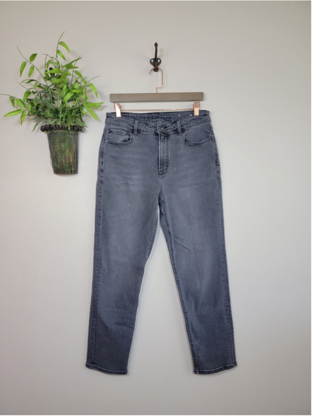 AE 8 American Eagle Mom Jeans High Rise Faded Black Stretch Tapered Leg Relaxed